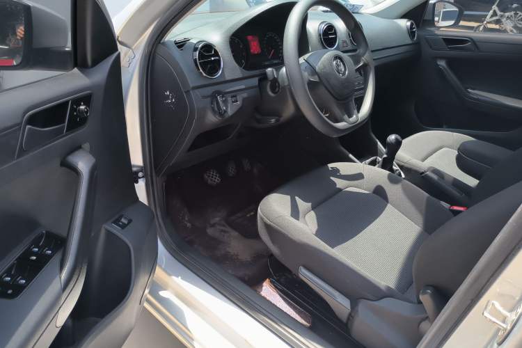 Used Volkswagen Jetta 2019 Dream Edition 1.4L Manual Fashion Version Interior 7