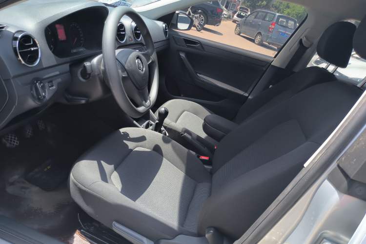 Used Volkswagen Jetta 2019 Dream Edition 1.4L Manual Fashion Version Interior 8