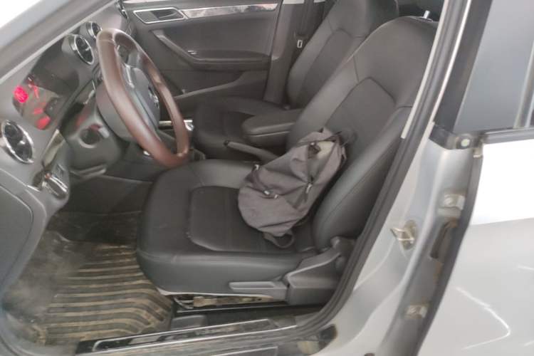 Used Volkswagen Jetta 2019 Dream Edition 1.5L Manual Fashion Version Left Front Seat