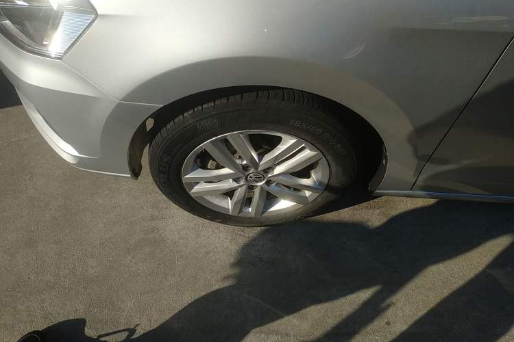Used Volkswagen Jetta 2019 Dream Edition 1.5L Automatic Fashionable Version Left Front Wheel Hub