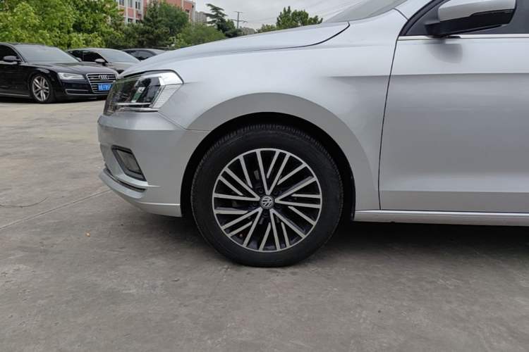 Used Volkswagen Jetta 2019 Dream Edition 1.5L Automatic Comfort Version Left Front Wheel Hub
