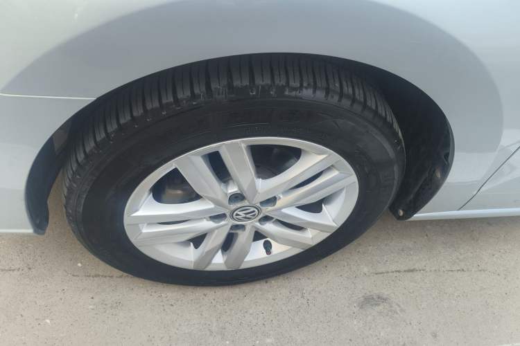 Used Volkswagen Jetta 2019 Dream Edition 1.5L Automatic Fashionable Version Left Front Wheel Hub