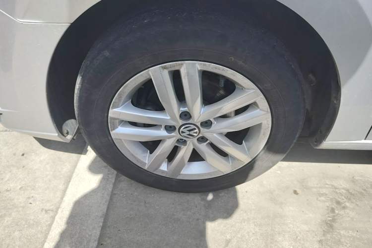 Used Volkswagen Jetta 2019 Dream Edition 1.5L Manual Fashion Version Left Front Wheel Hub