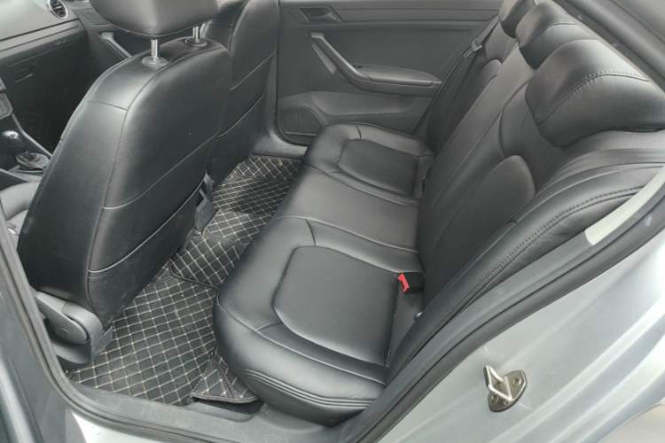 Used Volkswagen Jetta 2019 Dream Edition 1.5L Automatic Fashionable Version Left Rear Seat
