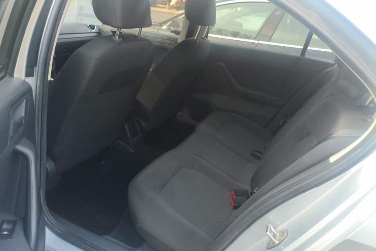 Used Volkswagen Jetta 2019 Dream Edition 1.5L Automatic Fashionable Version Left Rear Seat