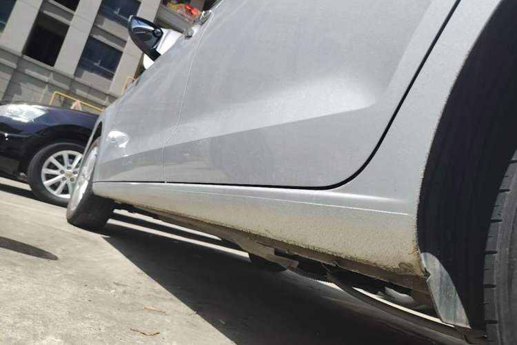 Used Volkswagen Jetta 2019 Dream Edition 1.5L Manual Fashion Version Left Side Sill