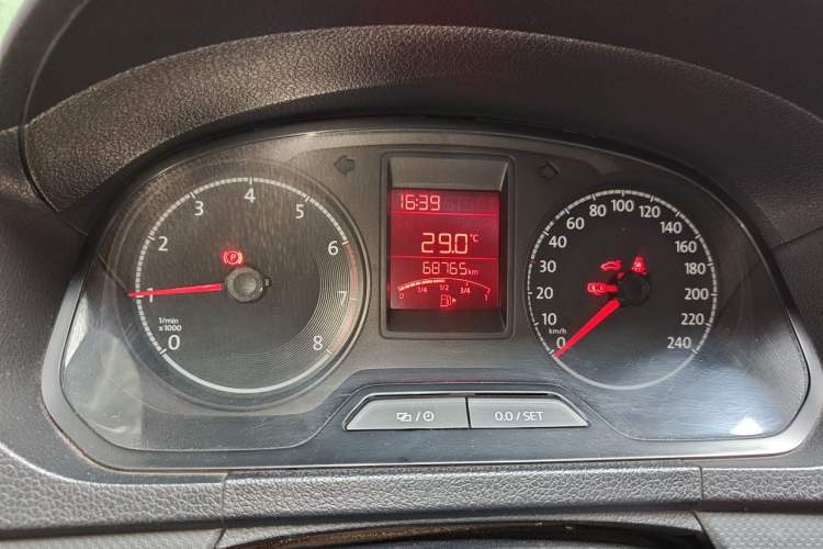 Used Volkswagen Jetta 2019 Dream Edition 1.4L Manual Fashion Version Odometer Close Up