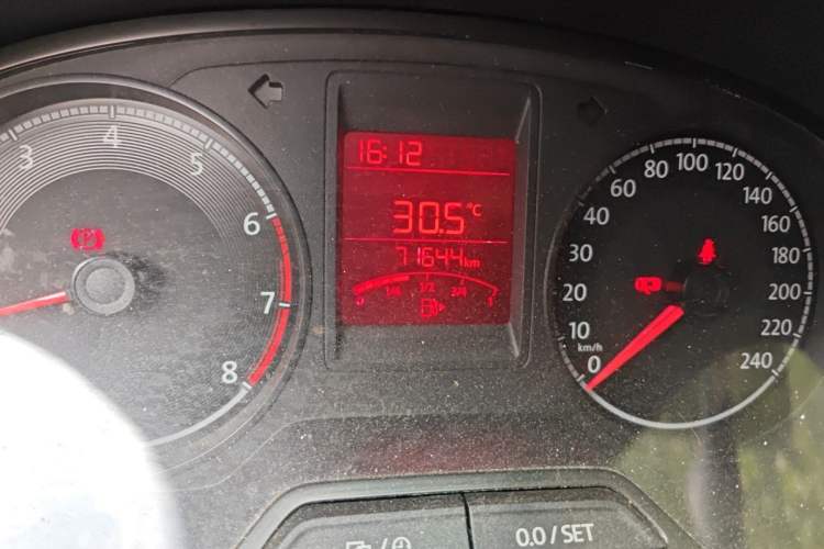 Used Volkswagen Jetta 2019 Dream Edition 1.4L Manual Fashion Version Odometer Close Up