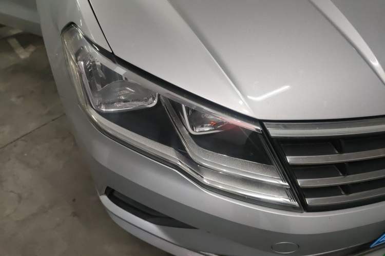 Used Volkswagen Jetta 2019 Dream Edition 1.5L Automatic Comfort Version Right Front Headlight