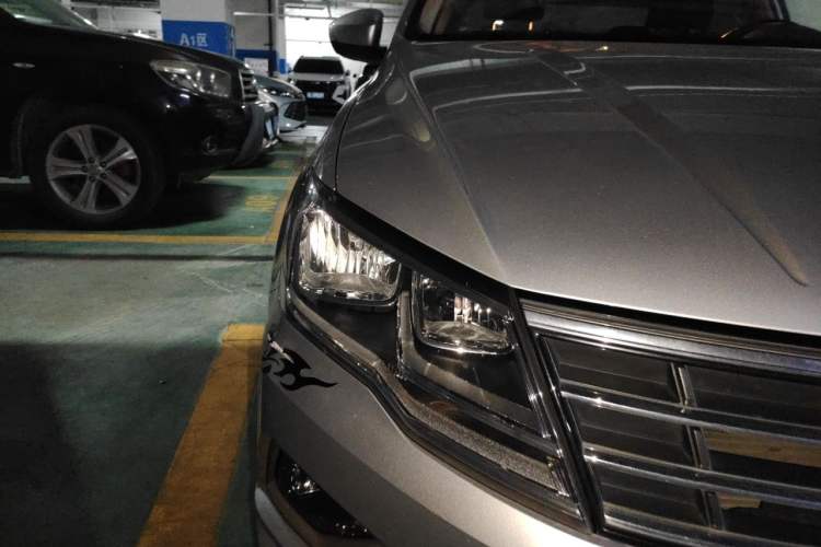 Used Volkswagen Jetta 2019 Dream Edition 1.5L Automatic Comfort Version Right Front Headlight