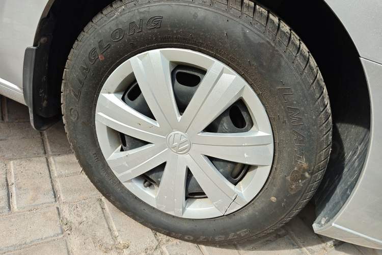 Used Volkswagen Jetta 2019 Dream Edition 1.4L Manual Fashion Version Right Front Wheel Hub