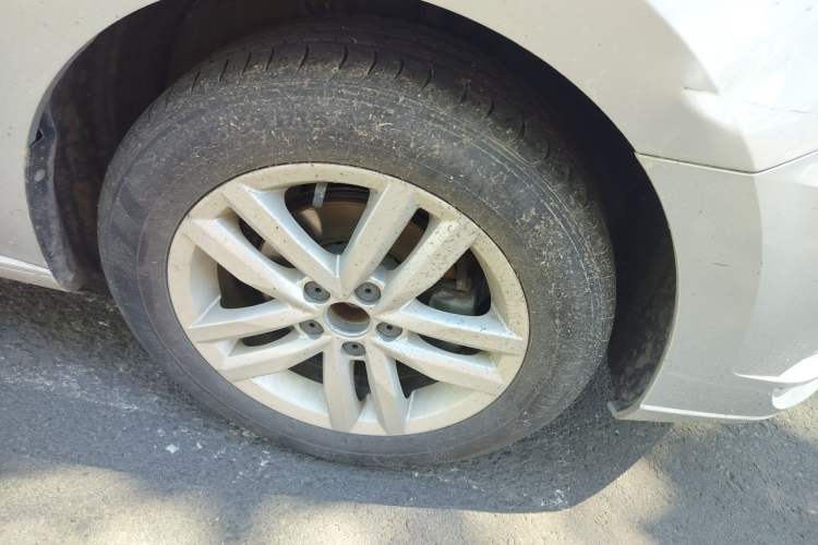 Used Volkswagen Jetta 2019 Dream Edition 1.4L Manual Fashion Version Right Front Wheel Hub