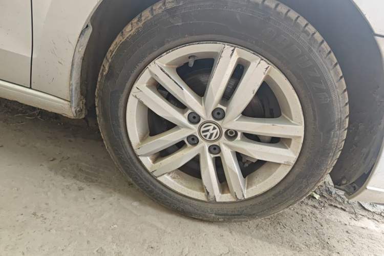 Used Volkswagen Jetta 2019 Dream Edition 1.4L Manual Fashion Version Right Front Wheel Hub