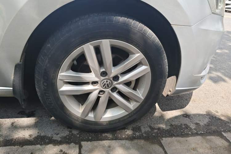 Used Volkswagen Jetta 2019 Dream Edition 1.5L Manual Fashion Version Right Front Wheel Hub