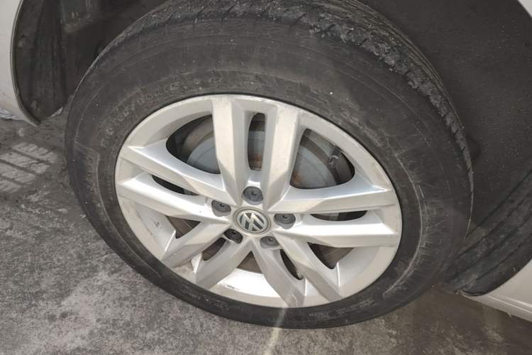 Used Volkswagen Jetta 2019 Dream Edition 1.5L Manual Fashion Version Right Rear Wheel Hub