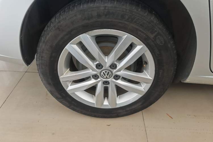 Used Volkswagen Jetta 2019 Dream Edition 1.5L Manual Fashion Version Right Rear Wheel Hub