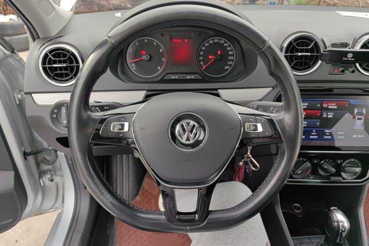 Used Volkswagen Jetta 2019 Dream Edition 1.5L Automatic Comfort Version Steering Wheel