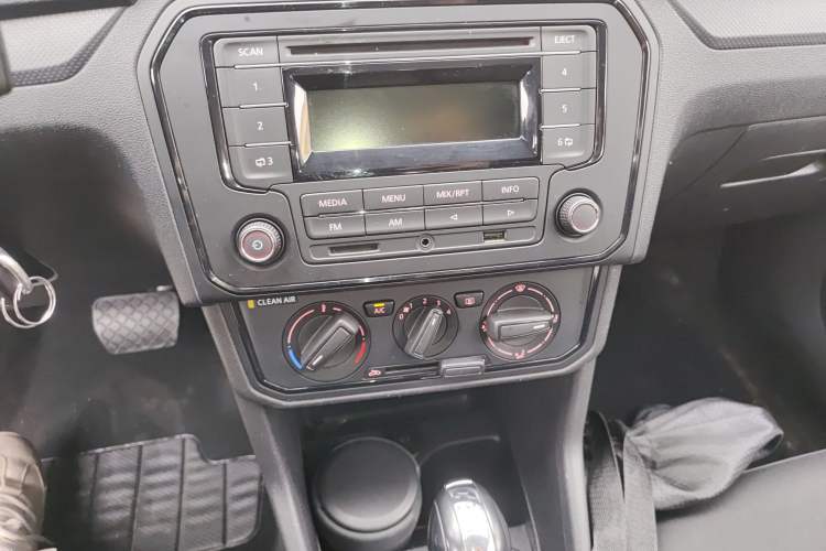 Used Volkswagen Jetta 2019 Dream Edition 1.5L Automatic Fashionable Version Audio And AC Panel