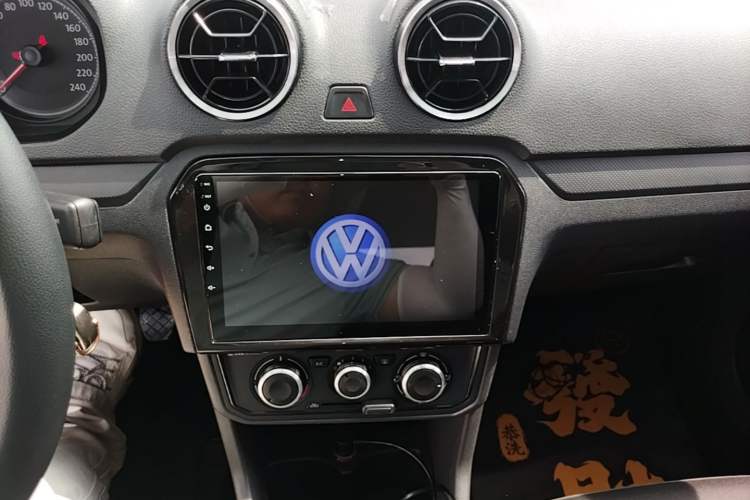 Used Volkswagen Jetta 2019 Dream Edition 1.5L Manual Fashion Version Audio And AC Panel