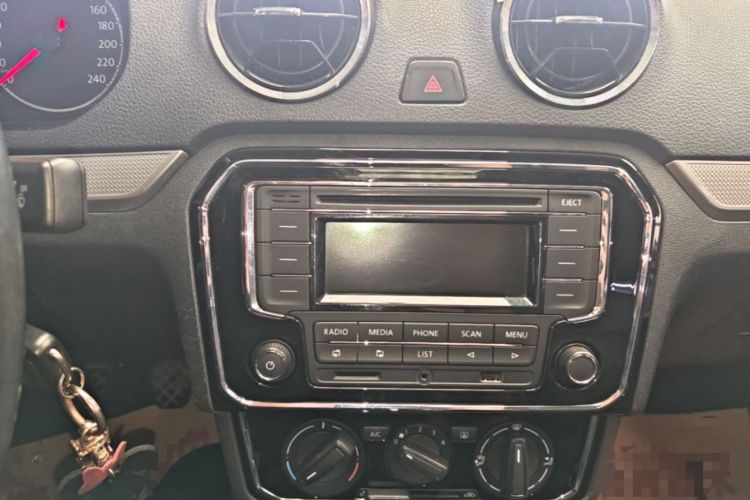 Used Volkswagen Jetta 2019 Dream Edition 1.5L Manual Comfort Version Audio And AC Panel
