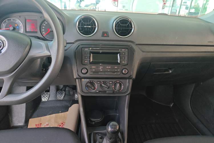 Used Volkswagen Jetta 2019 Dream Edition 1.4L Manual Fashion Version Audio And AC Panel