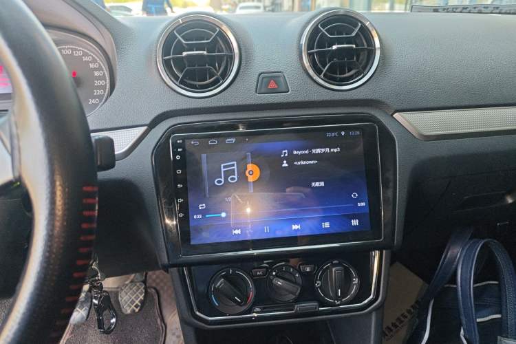 Used Volkswagen Jetta 2019 Dream Edition 1.5L Manual Comfort Version Audio And AC Panel
