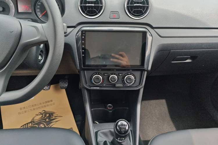 Used Volkswagen Jetta 2019 Dream Edition 1.5L Manual Fashion Version Audio And AC Panel