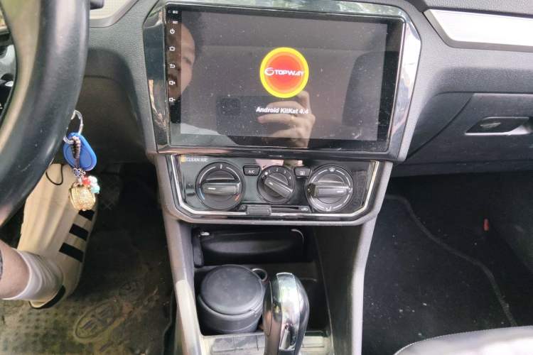 Used Volkswagen Jetta 2019 Dream Edition 1.5L Automatic Comfort Version Audio And AC Panel