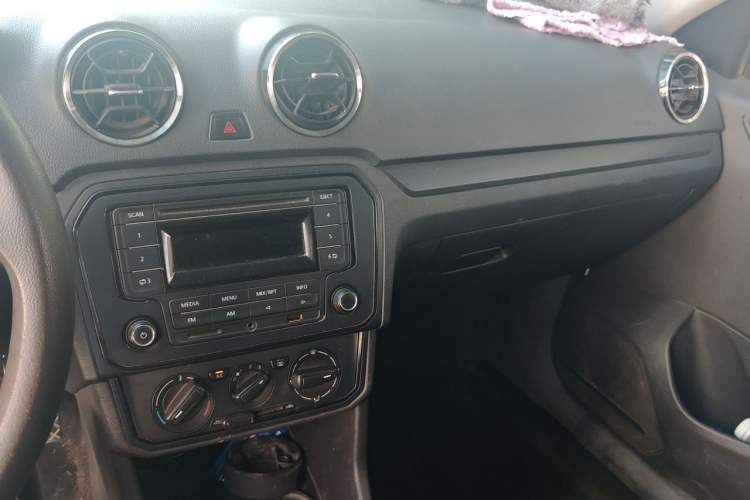 Used Volkswagen Jetta 2019 Dream Edition 1.4L Manual Fashion Version Audio And AC Panel