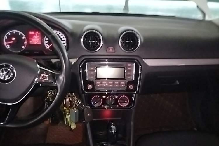 Used Volkswagen Jetta 2019 Dream Edition 1.5L Automatic Comfort Version Audio And AC Panel