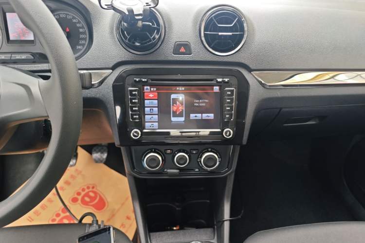 Used Volkswagen Jetta 2019 Dream Edition 1.4L Manual Fashion Version Audio And AC Panel