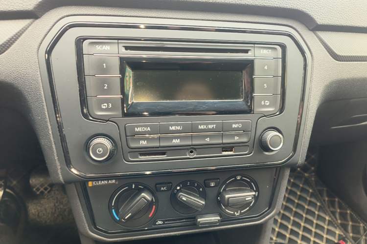 Used Volkswagen Jetta 2019 Dream Edition 1.4L Manual Fashion Version Audio And AC Panel
