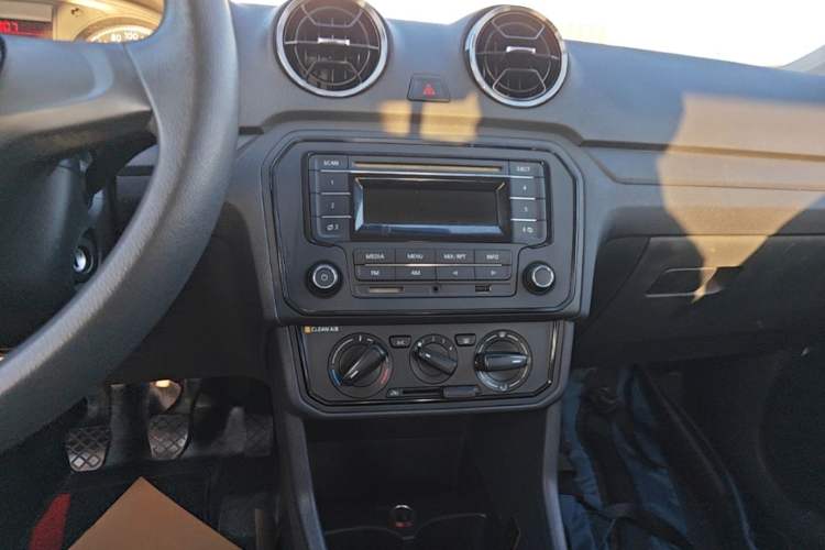 Used Volkswagen Jetta 2019 Dream Edition 1.5L Manual Fashion Version Audio And AC Panel