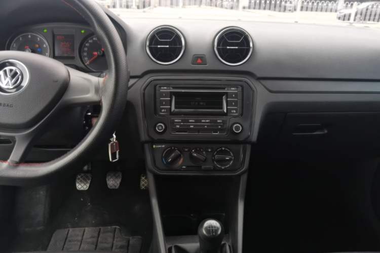 Used Volkswagen Jetta 2019 Dream Edition 1.5L Manual Fashion Version Audio And AC Panel
