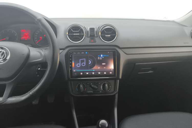 Used Volkswagen Jetta 2019 Dream Edition 1.4L Manual Fashion Version Audio And AC Panel