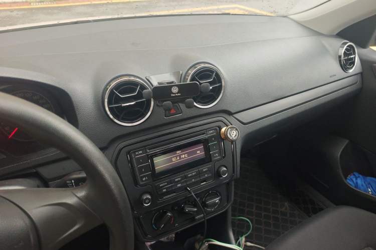 Used Volkswagen Jetta 2019 Dream Edition 1.5L Manual Fashion Version Audio And AC Panel