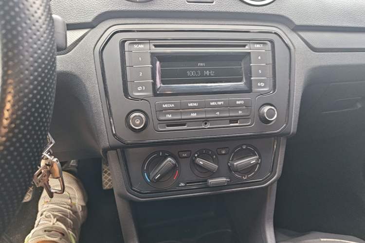 Used Volkswagen Jetta 2019 Dream Edition 1.4L Manual Fashion Version Audio And AC Panel