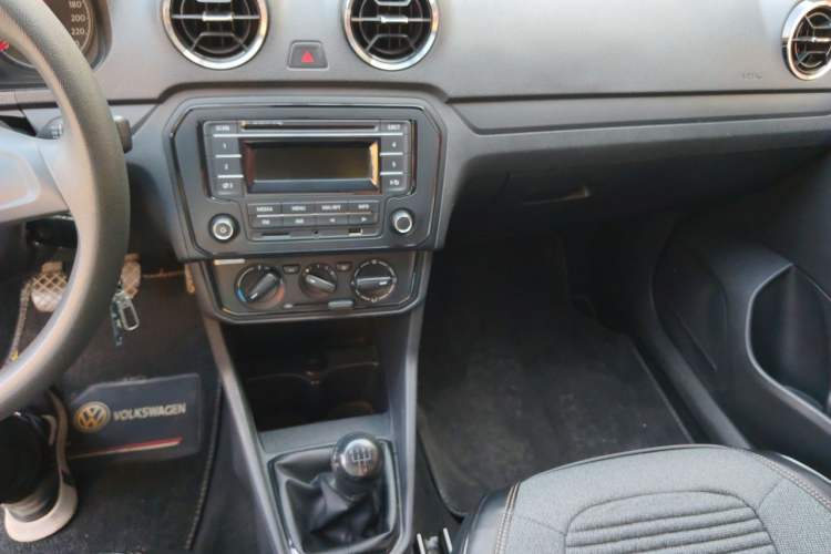 Used Volkswagen Jetta 2019 Dream Edition 1.4L Manual Fashion Version Audio And AC Panel