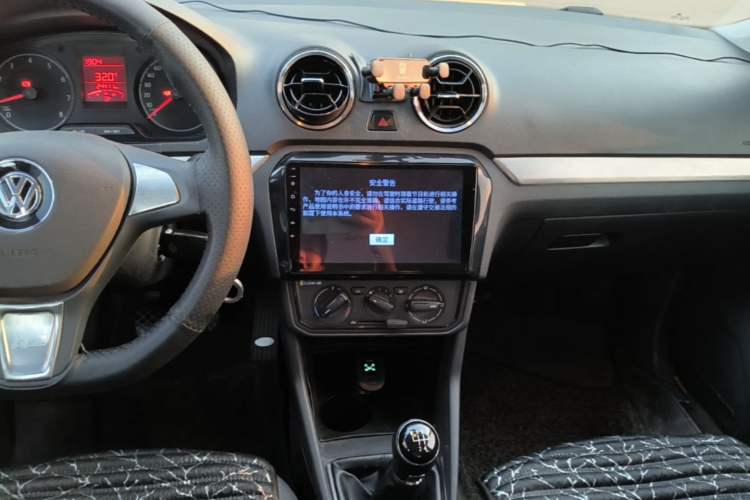 Used Volkswagen Jetta 2019 Dream Edition 1.5L Manual Fashion Version Audio And AC Panel