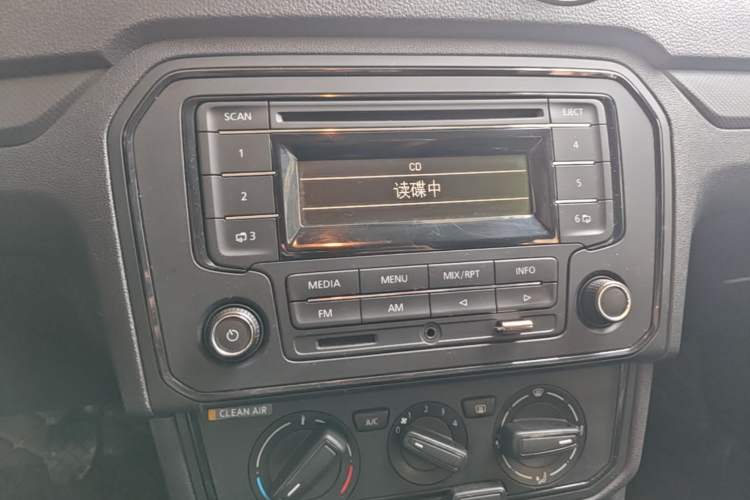Used Volkswagen Jetta 2019 Dream Edition 1.4L Manual Fashion Version Audio And AC Panel