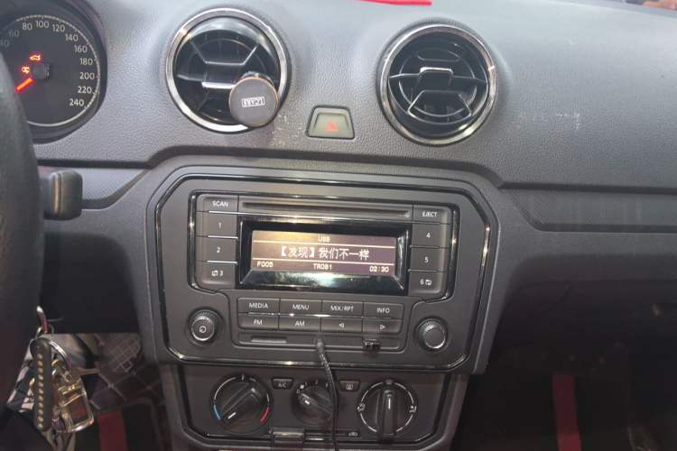 Used Volkswagen Jetta 2019 Dream Edition 1.5L Manual Fashion Version Audio And AC Panel