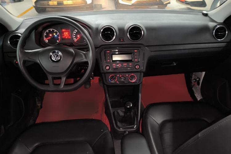Used Volkswagen Jetta 2019 Dream Edition 1.4L Manual Fashion Version Center Console