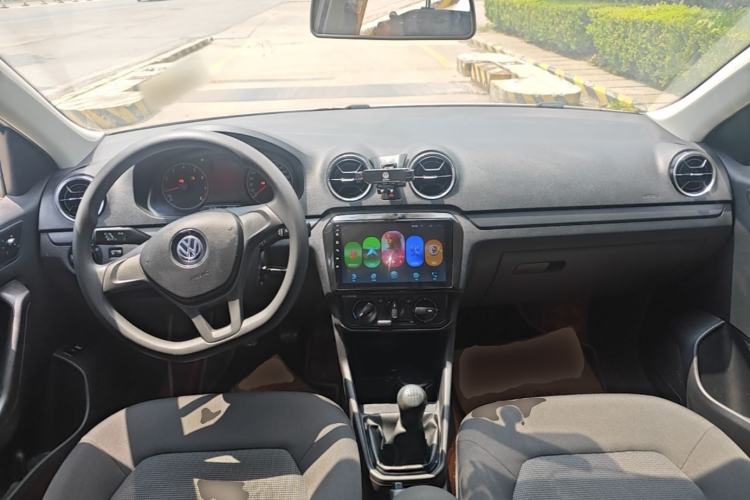 Used Volkswagen Jetta 2019 Dream Edition 1.5L Manual Fashion Version Center Console