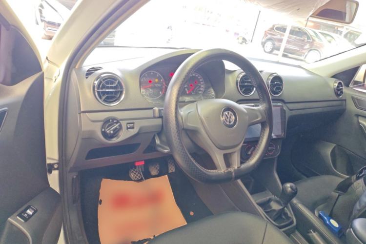 Used Volkswagen Jetta 2019 Dream Edition 1.5L Manual Fashion Version Center Console