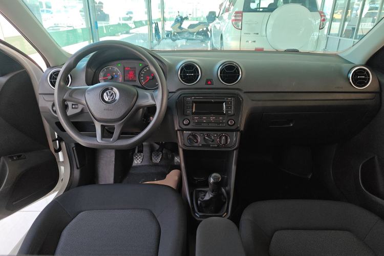 Used Volkswagen Jetta 2019 Dream Edition 1.4L Manual Fashion Version Center Console