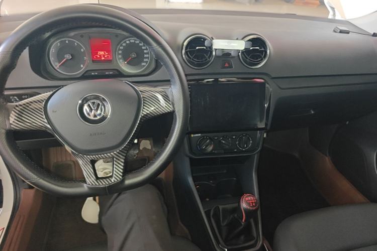 Used Volkswagen Jetta 2019 Dream Edition 1.5L Manual Fashion Version Center Console