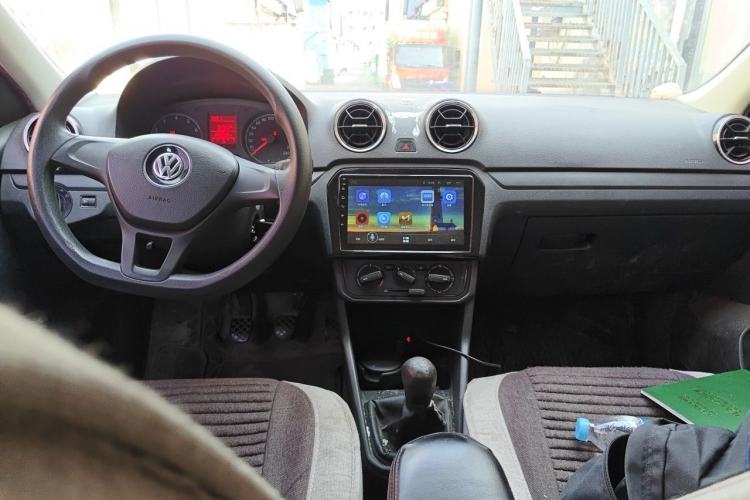 Used Volkswagen Jetta 2019 Dream Edition 1.4L Manual Fashion Version Center Console