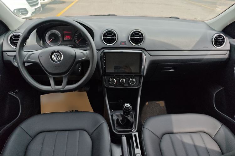 Used Volkswagen Jetta 2019 Dream Edition 1.5L Manual Fashion Version Center Console