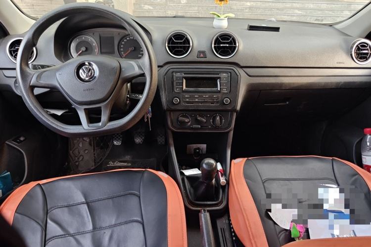 Used Volkswagen Jetta 2019 Dream Edition 1.4L Manual Fashion Version Center Console