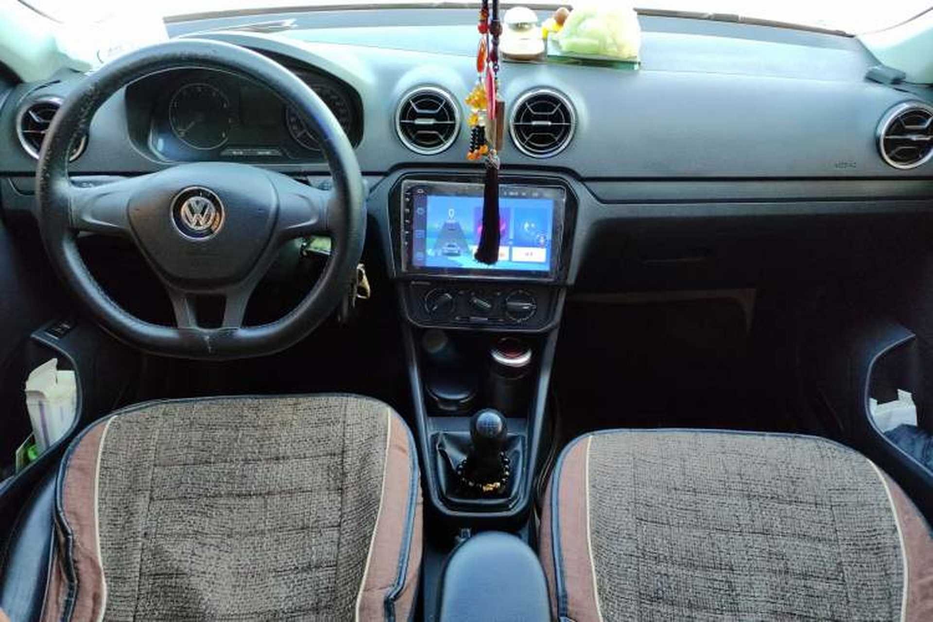 Used Volkswagen Jetta 2019 Dream Edition 1.5L Manual Fashion Version Center Console